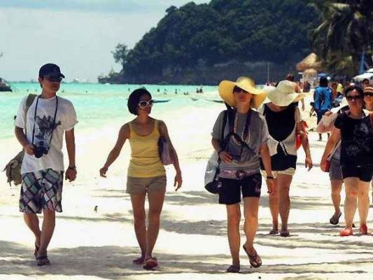Khách Trung Quốc đến Philippines tăng bất chấp tranh chấp Biển Đông