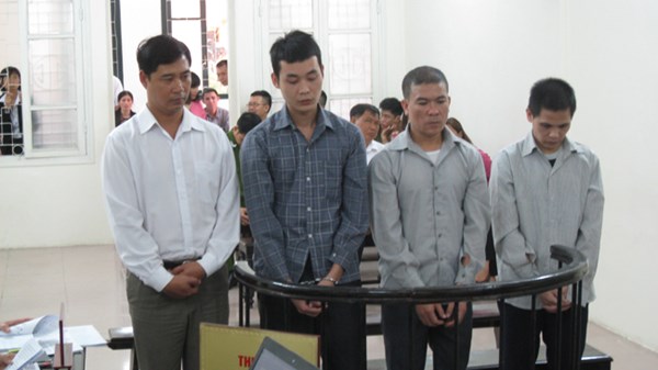 Mượn hộ chiếu để thỏa mãn “giấc mơ bay”